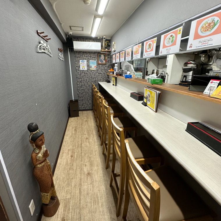 チキンワンヌードル店内